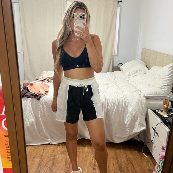 FREE PEOPLE movement shorts - Picture 5 of 16